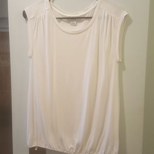 Very flattering white tanktop